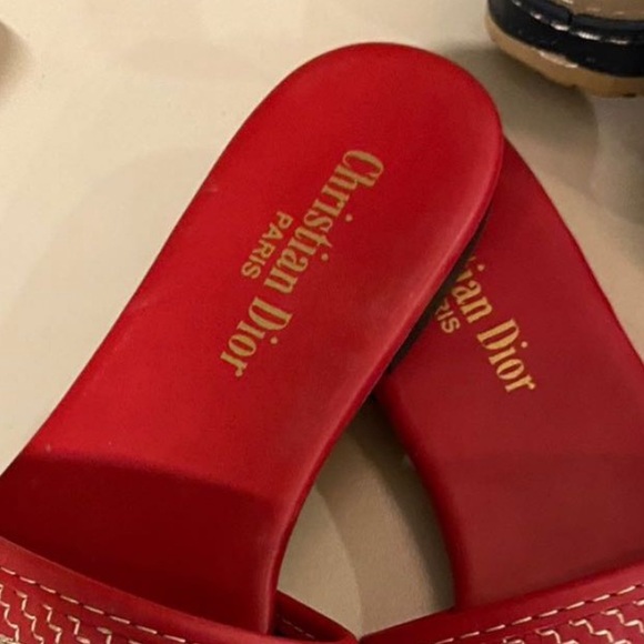 RED - Picture 2 of 4